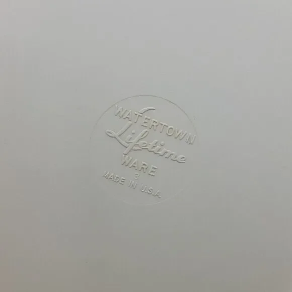 Vtg.6pc. Watertown Lifetime ware melmac 10 "white dinner plates. - Picture 3 of 4